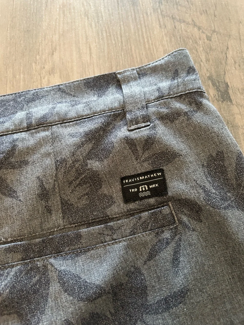 TravisMathew Shorts Mens 36 Gray Phantom Floral Print Golf Lightweight Stretch